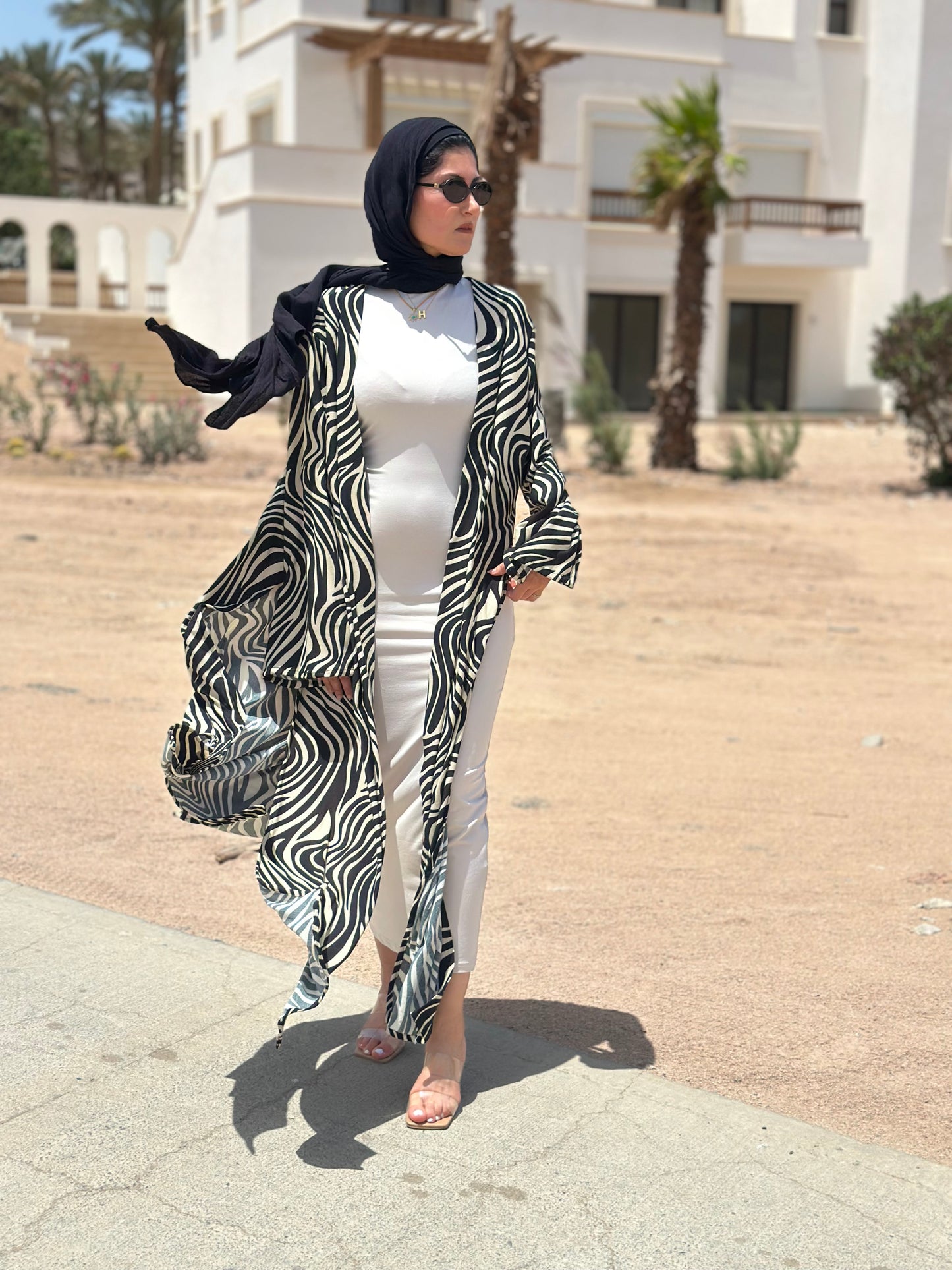 Bold black & beige flowy kimono