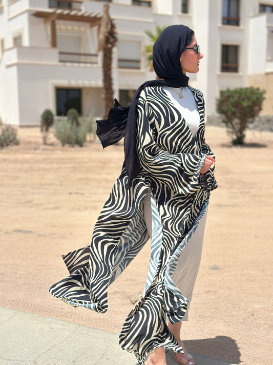 Bold black & beige flowy kimono