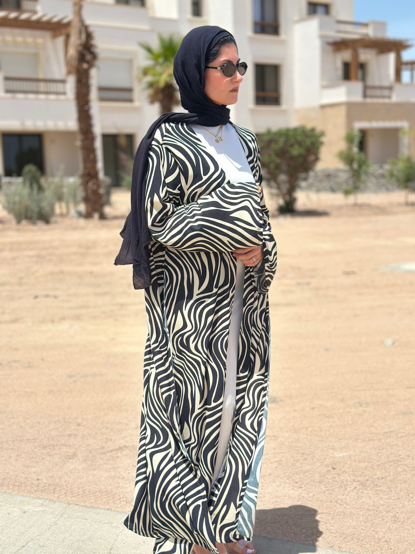 Bold black & beige flowy kimono