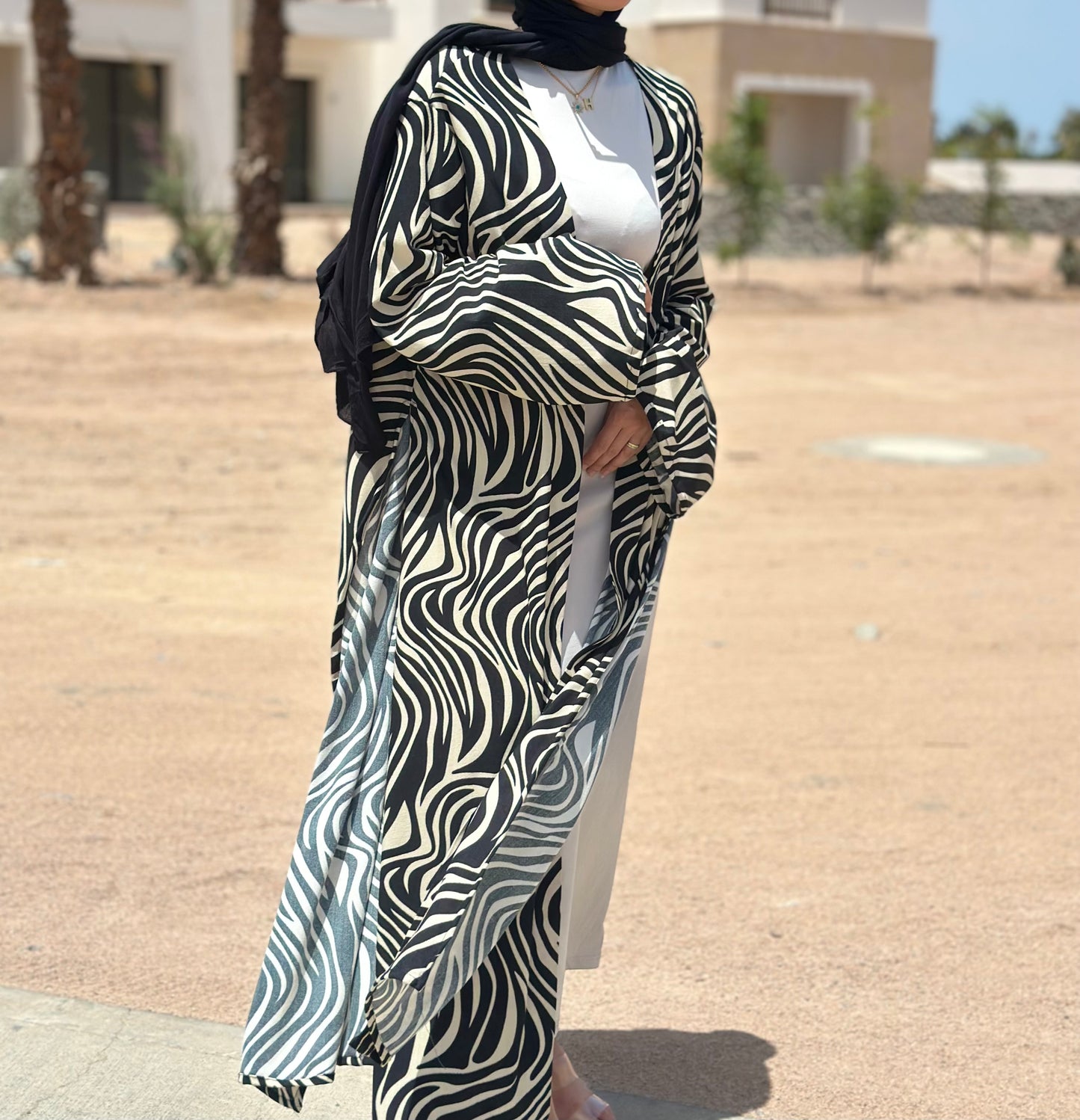 Bold black & beige flowy kimono