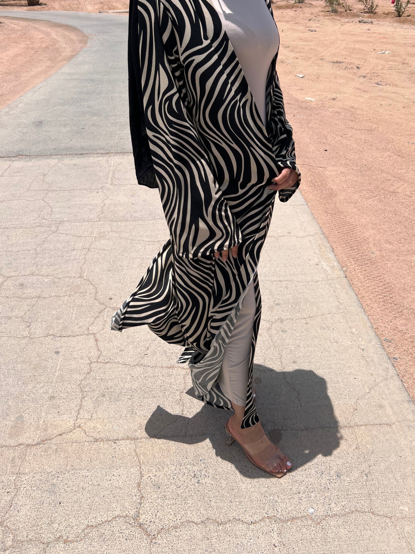 Bold black & beige flowy kimono
